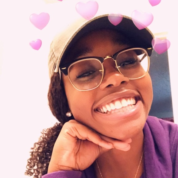 Meet your Posher, Christina - Picture 1 of 1